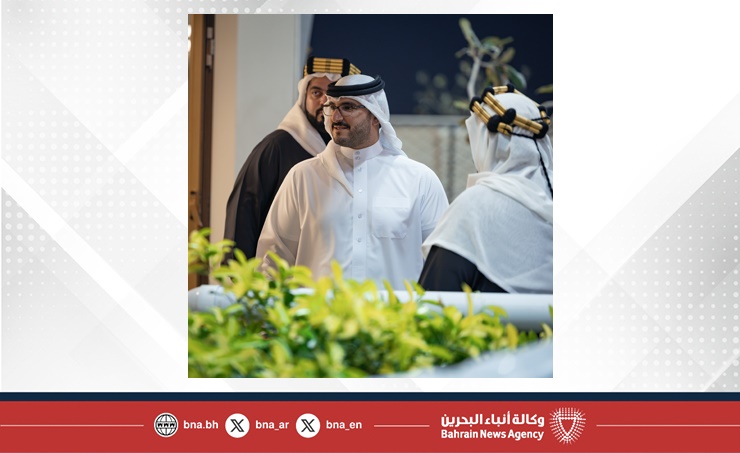 سمو الشيخ عيسى بن سلمان بن حمد يشهد منافسات السباق التاسع عشر للخيل على كؤوس مجموعة آل شريف وكراون إندستريز وسافرة