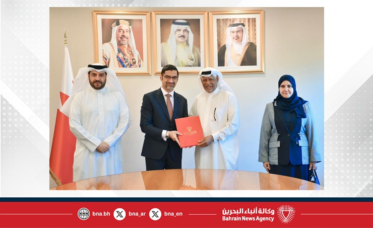 ضمن مزايدة عامة عبر منصة استثمار الأراضي الحكومية.. وزارة شؤون البلديات والزراعة توقع اتفاقيات تخصيص (6) أراض زراعية للمزارعين البحرينيين في هورة عالي