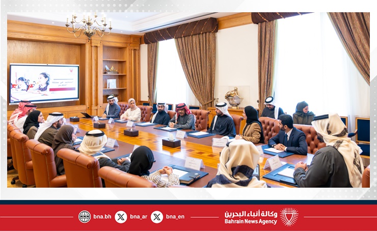 وزير التربية والتعليم يعقد جلسة نقاشية مع الدفعة الحادية عشرة من برنامج رئيس مجلس الوزراء لتنمية الكوادر الحكومية