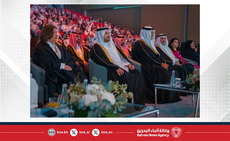 سمو الشيخ عيسى بن سلمان بن حمد وسمو الشيخ محمد بن سلمان بن حمد يحضران حفل تخرج الفوج الرابع والثلاثين من مدرسة ابن خلدون الوطنية