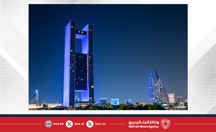 معالم ومباني مملكة البحرين الرئيسية تتشح باللون الأزرق احتفاء بالعيد الوطني لدولة الكويت الشقيقة وذكرى يوم التحرير
