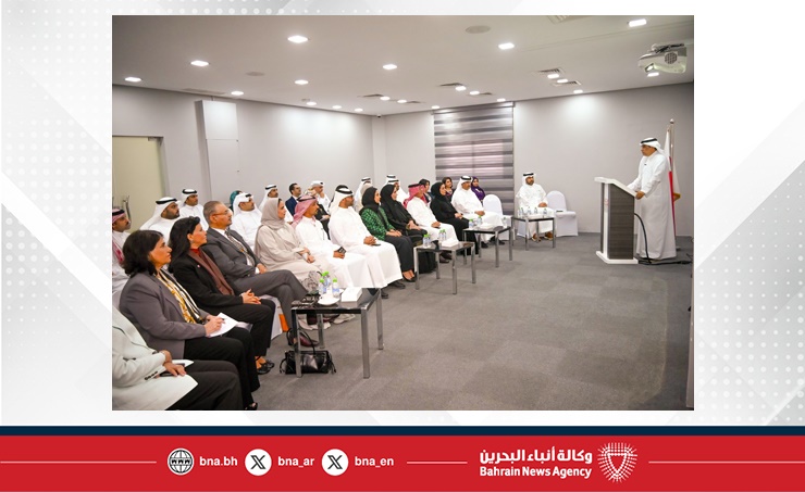 التنمية السياسية ينظم جلسة حوارية ضمن برنامج مسارات وطنية.. الرميحي: التأكيد على أهمية تمسك القيادات في مؤسسات الدولة بالهوية الوطنية