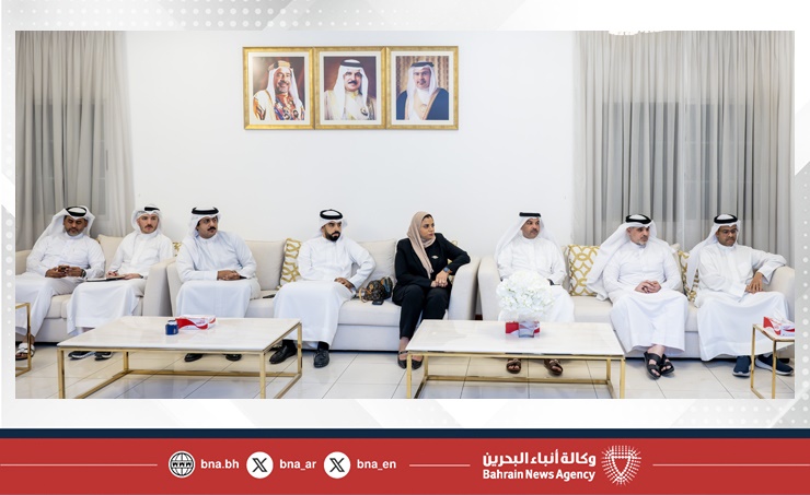 بمناسبة يوم الصحافة البحرينية ومرور 25 عاما على تأسيس الجمعية .. وزير الإعلام يزور جمعية الصحفيين البحرينية وينوه بالمكانة الريادية المرموقة التي وصلت إليها الصحافة الوطنية