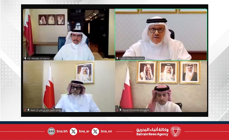 في افتتاح ورشة العمل التي نظمتها وزارة الخارجية.. معالي وزير الداخلية: استراتيجية وزارة الداخلية كرست سيادة القانون سلوكا لدى منتسبيها وأحاطت احترام حقوق الإنسان بنهج من الضمانات للمحافظة عليها وضاعفت من مشاريعها الحقوقية