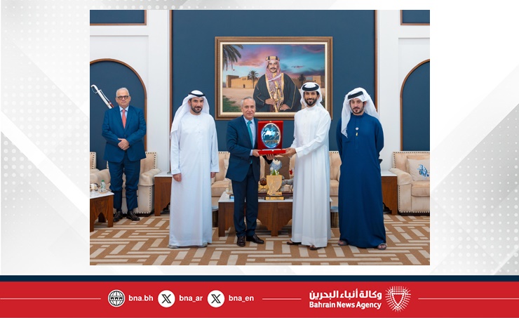 الاتحاد الدولي للفروسية يمنح سمو الشيخ ناصر بن حمد آل خليفة شارة الشرف الذهبية اعترافا بريادته الدولية الاتحاد الدولي للفروسية يمنح سمو الشيخ ناصر بن حمد آل خليفة شارة الشرف الذهبية اعترافا بريادته الدولية