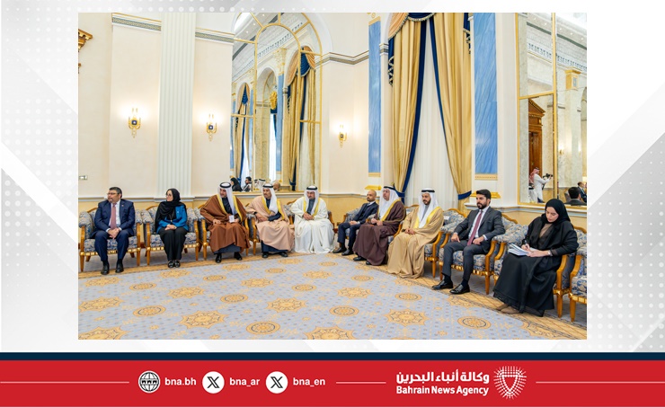 سمو ولي العهد رئيس مجلس الوزراء: من منطلق التعاون البناء مع السلطة التشريعية قرر مجلس الوزراء عدم تغيير تعرفة الشريحة الأولى والثانية للكهرباء والماء للمواطنين في المسكن الأول وإرجاء تطوير آليات دعم الكهرباء والماء بالمسكن الأول للمزيد من الدراسة