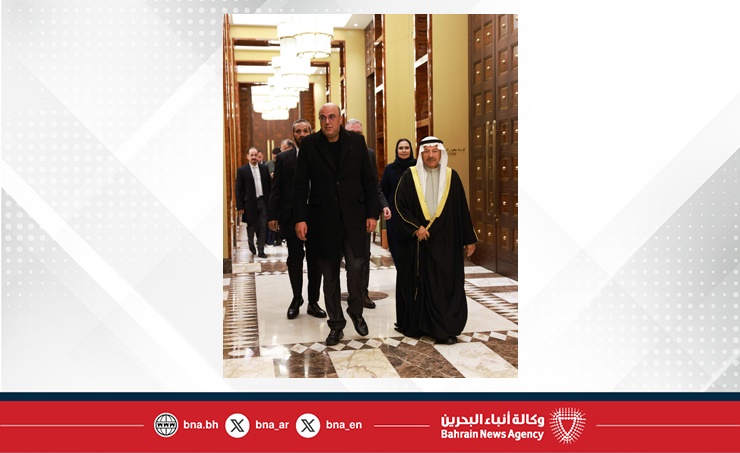 رئيس مجلس الشورى يستقبل رئيس مجلس المستشارين المغربي لدى وصوله إلى مملكة البحرين