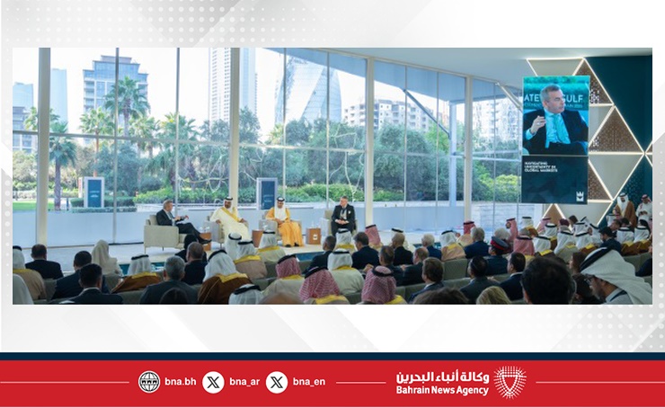 وزير المالية والاقتصاد الوطني يشارك في إطار النسخة الثالثة من منتدى بوابة الخليج 2025 بجلسة حوارية بعنوان التحديات والمتغيرات التي تشهدها الأسواق العالمية ويؤكد: البحرين أولت اهتماما بالغا لتنويع القاعدة الاقتصادية وتعزيز الشراكات الاستراتيجية