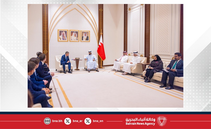 ناصر بن حمد يستقبل وزير التنمية الاقتصادية الروسي والوفد المرافق