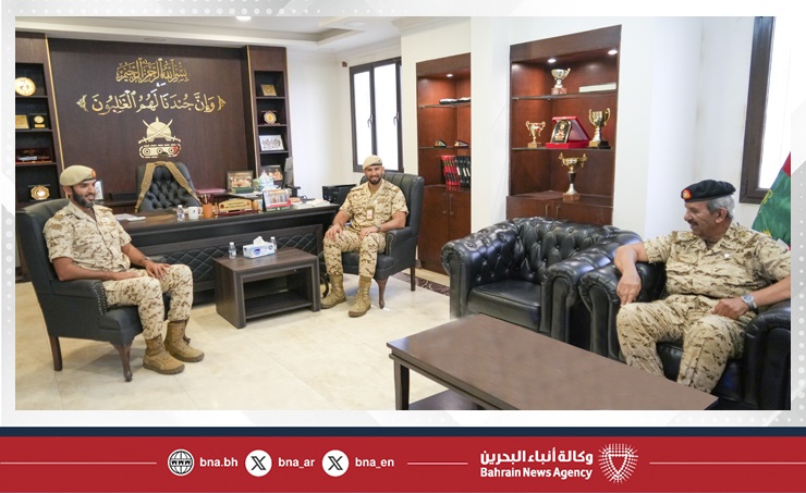 القائد العام لقوة دفاع البحرين يتفقد إحدى وحدات قوة دفاع البحرين