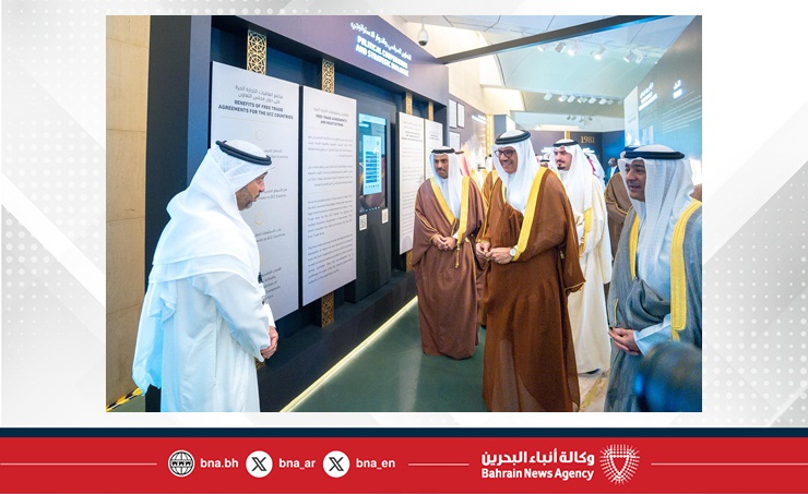 وزير الخارجية والأمين العام لمجلس التعاون يفتتحان جناح مجلس التعاون المصاحب للقمة الخليجية