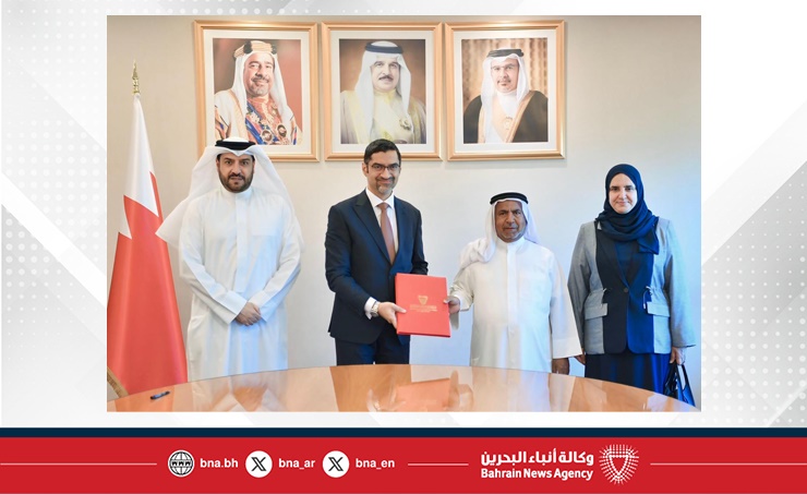 ضمن مزايدة عامة عبر منصة استثمار الأراضي الحكومية.. وزارة شؤون البلديات والزراعة توقع اتفاقيات تخصيص (6) أراض زراعية للمزارعين البحرينيين في هورة عالي