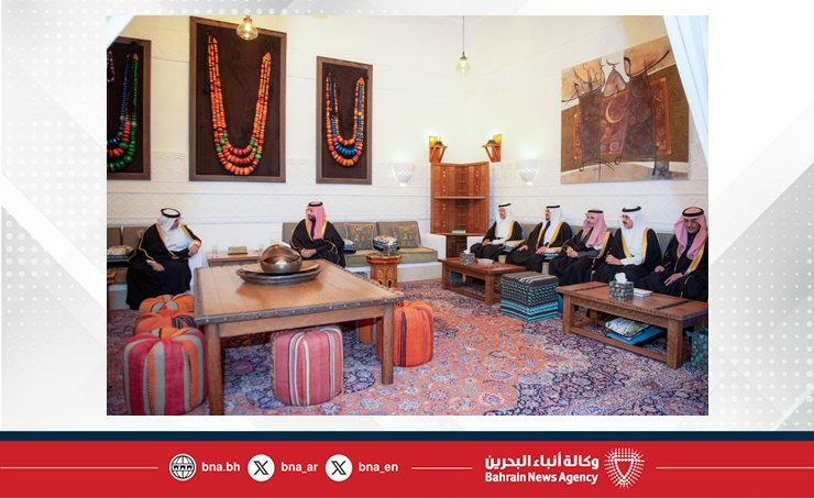 سمو ولي العهد رئيس مجلس الوزراء يلتقي سمو ولي العهد رئيس مجلس الوزراء بالمملكة العربية السعودية ويؤكد: العلاقات الأخوية التاريخية التي تربط البحرين والسعودية تقوم على أسس متينة من التعاون والشراكة والتاريخ المشترك وتشهد مختلف مساراتها تقدما وتطورا