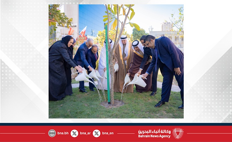 في إطار توجيهات سمو ولي العهد رئيس مجلس الوزراء للتوسع في التشجير بمختلف المحافظات ضمن خطة التشجير..الشيخ خالد بن عبد الله يغرس الشجرة (191) ألفا احتفاء بانتهاء أعمال التشجير وتجاوز الهدف السنوي لعام 2025