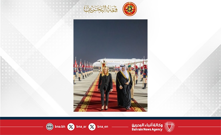 سمو ولي العهد رئيس مجلس الوزراء في مقدمة مستقبلي رئيسة وزراء الجمهورية الإيطالية لدى وصولها إلى مملكة البحرين