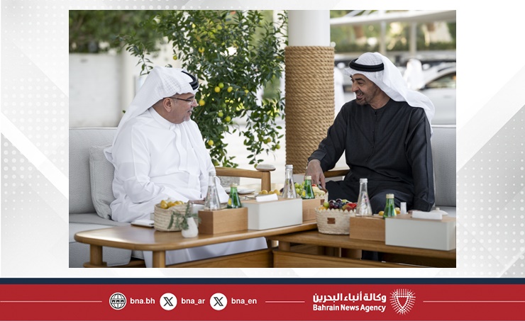 سمو ولي العهد رئيس مجلس الوزراء يلتقي سمو رئيس دولة الإمارات العربية المتحدة ويؤكد: العلاقات البحرينية الإماراتية تقوم على أسس راسخة وتشكل نموذجا للعلاقات المتميزة التي تستند إلى وشائج القربى والتاريخ المشترك