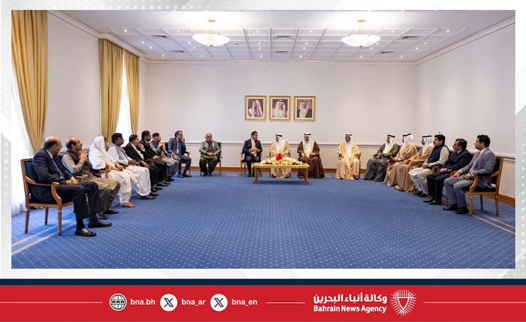 الشيخ خالد بن عبد الله يلتقي رئيس الجمعية الوطنية الباكستانية.. ويؤكد: العلاقات البحرينية الباكستانية تشهد تناميًا مستمرًا يعكس متانة الروابط القائمة على الاحترام المتبادل