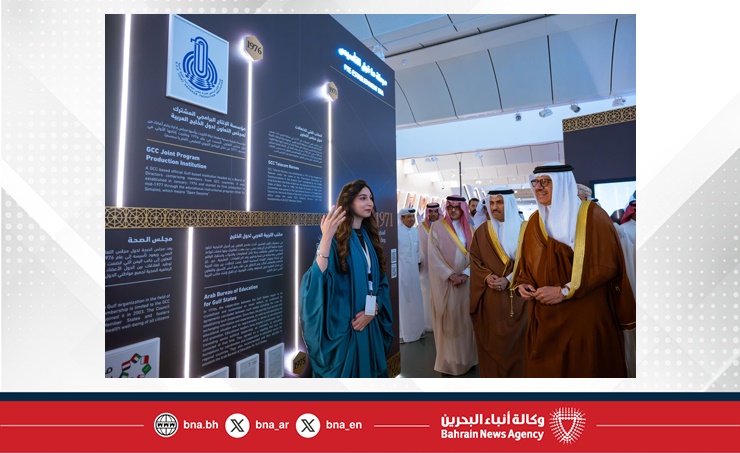 وزير الخارجية والأمين العام لمجلس التعاون يفتتحان جناح مجلس التعاون المصاحب للقمة الخليجية