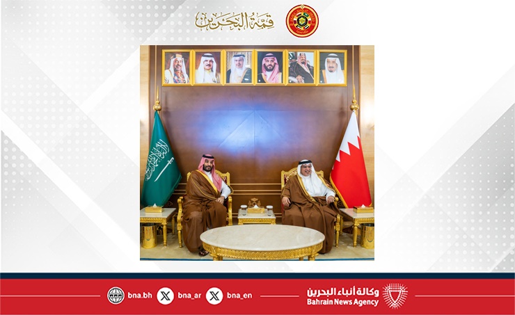 سمو ولي العهد رئيس مجلس الوزراء في مقدمة مستقبلي ولي العهد رئيس مجلس الوزراء بالمملكة العربية السعودية لدى وصوله إلى مملكة البحرين للمشاركة في أعمال الدورة السادسة والأربعين للمجلس الأعلى لمجلس التعاون لدول الخليج العربية