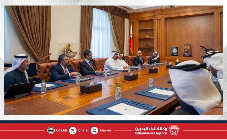 لدى لقائه رئيس غرفة تجارة وصناعة البحرين... معالي وزير المالية والاقتصاد الوطني يؤكد الحرص على تعزيز آفاق التنمية الاقتصادية بما يرفد المسيرة التنموية الشاملة