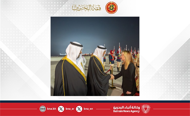 سمو ولي العهد رئيس مجلس الوزراء في مقدمة مستقبلي رئيسة وزراء الجمهورية الإيطالية لدى وصولها إلى مملكة البحرين