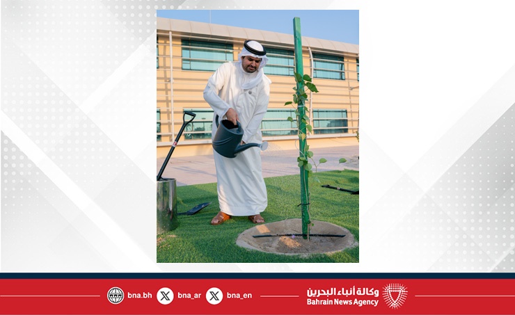 خالد بن حمد يشارك في أسبوع الشجرة بمدينة عيسى الرياضية