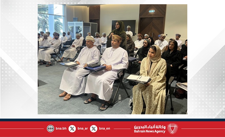 مدير عام أكاديمية محمد بن مبارك آل خليفة للدراسات الدبلوماسية تجتمع مع وكيل وزارة الخارجية للشؤون السياسية في سلطنة عمان