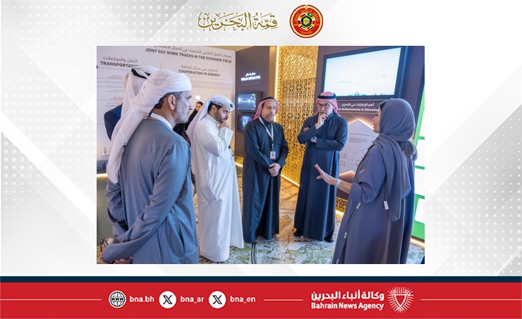 ضمن برنامج المركز الإعلامي المصاحب للقمة .. إعلاميون يزورون جناح الأمانة العامة لمجلس التعاون في المتحف الوطني