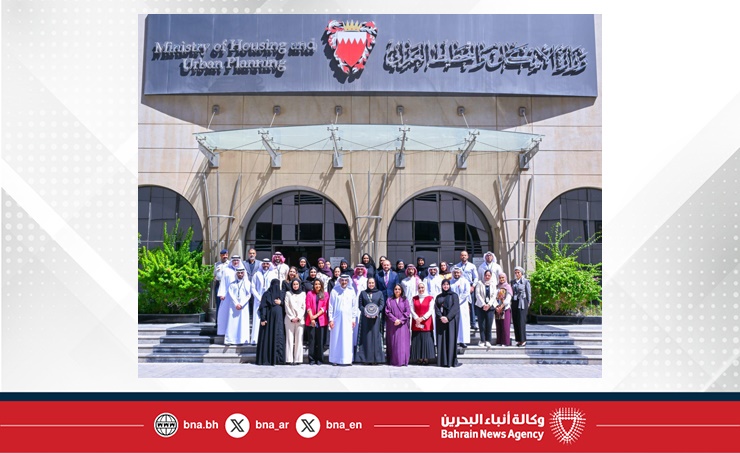 وزارة الإسكان والتخطيط العمراني تتسلم الدرع البلاتيني لحصول مركز خدمة العملاء عن بعد على تصنيف الفئة البلاتينية ضمن برنامج تقييم 5