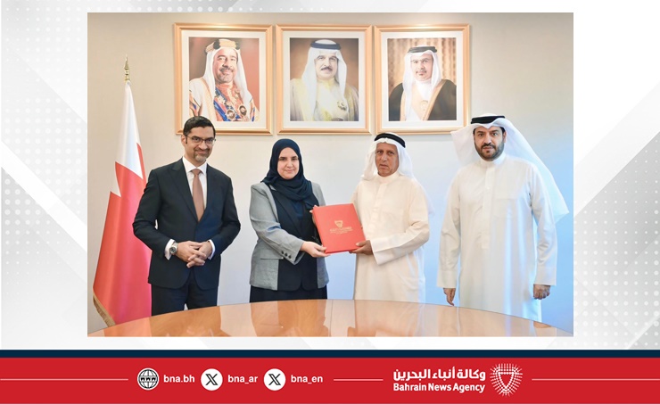 ضمن مزايدة عامة عبر منصة استثمار الأراضي الحكومية.. وزارة شؤون البلديات والزراعة توقع اتفاقيات تخصيص (6) أراض زراعية للمزارعين البحرينيين في هورة عالي