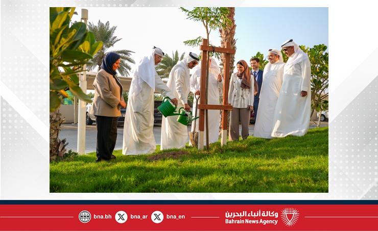 وزير المواصلات والاتصالات يشارك في فعاليات أسبوع الشجرة