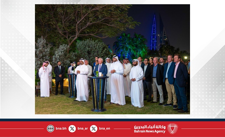 سمو الشيخ عيسى بن سلمان بن حمد يشهد قرعة الجياد العالمية المشاركة في النسخة السابعة من سباق كأس البحرين الدولي للخيل