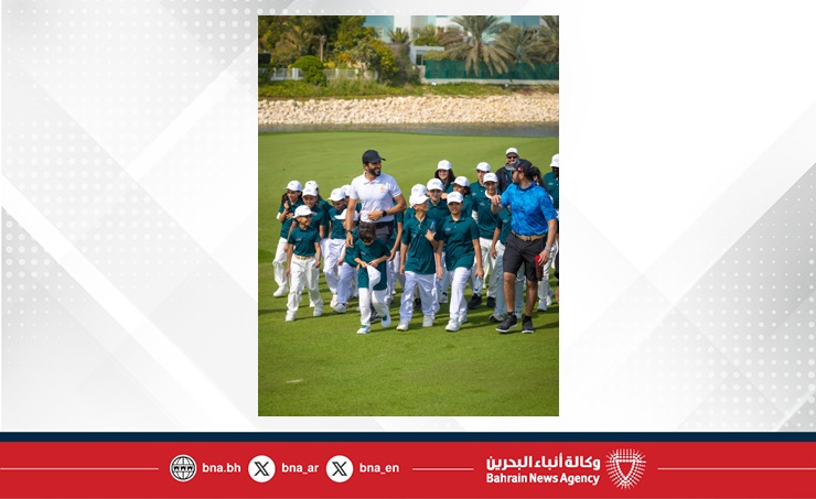 سمو الشيخ ناصر بن حمد آل خليفة يلتقي أطفال أكاديمية سموه للجولف