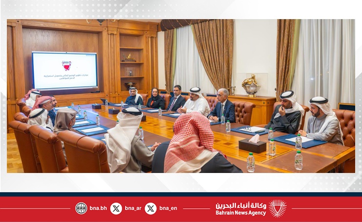 لدى لقائه جمعية التطوير العقاري البحرينية... معالي وزير المالية والاقتصاد الوطني يؤكد الحرص على تطوير القطاع العقاري وتعزيز دوره بما ينسجم مع أولويات التنمية الاقتصادية