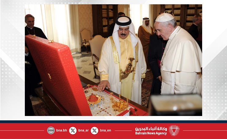 قداسة البابا من البحرين وكلمة خالدة في وجدان التاريخ .. ما تقسمه الأرض يوحده البحر