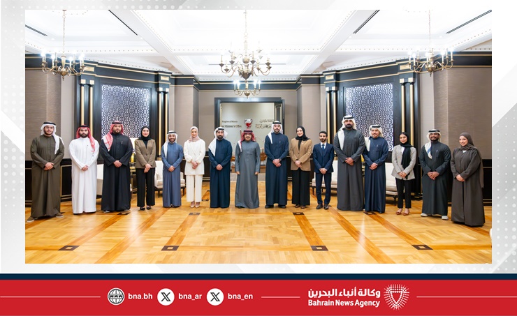 وزير التربية والتعليم يعقد جلسة نقاشية مع الدفعة الحادية عشرة من برنامج رئيس مجلس الوزراء لتنمية الكوادر الحكومية