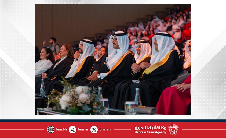 سمو الشيخ عيسى بن سلمان بن حمد وسمو الشيخ محمد بن سلمان بن حمد يحضران حفل تخرج الفوج الرابع والثلاثين من مدرسة ابن خلدون الوطنية