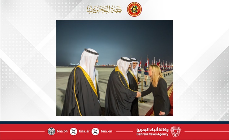 سمو ولي العهد رئيس مجلس الوزراء في مقدمة مستقبلي رئيسة وزراء الجمهورية الإيطالية لدى وصولها إلى مملكة البحرين
