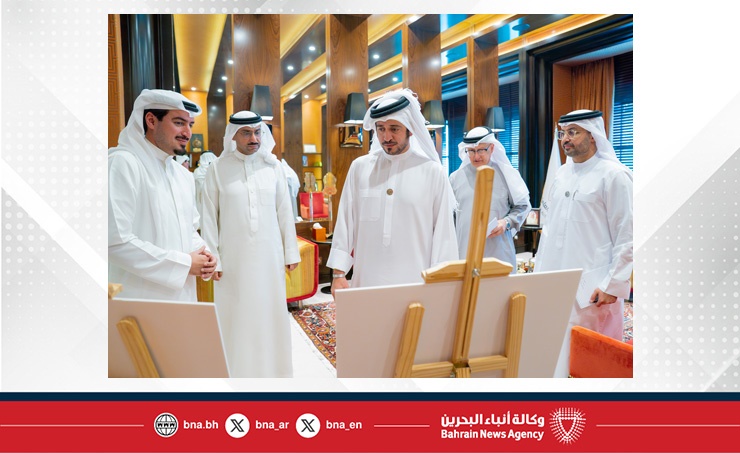 خالد بن حمد يستقبل محافظ العاصمة ويبحث أوجه التعاون المشترك