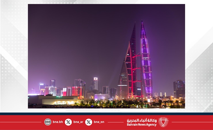 مباني العاصمة المنامة تتشح باللونين العنابي والأبيض احتفاء بالعيد الوطني لدولة قطر الشقيقة