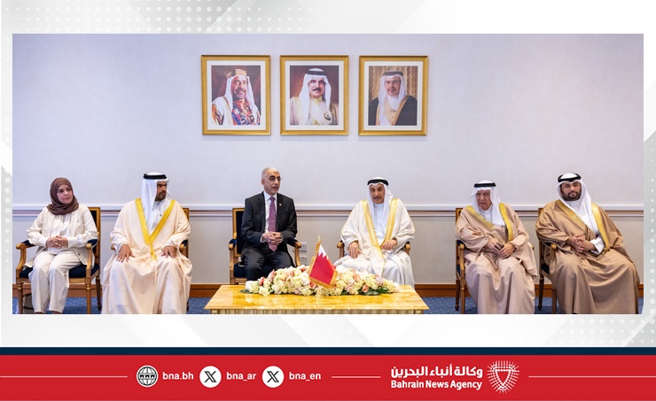 التقى وزير الأشغال وفريق مشروع تقاطع الجسرة من مهندسي الوزارة.. نائب رئيس مجلس الوزراء: إنجازات الطرق نتاج سواعد تبني وأياد تطور ضمن فريق البحرين لتوفير بنية تحتية مستدامة