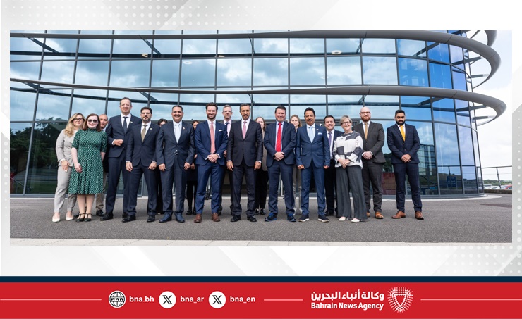 وزير المواصلات والاتصالات يتابع تحضيرات معرض البحرين الدولي للطيران مع شركة فارنبره الدولية في لندن