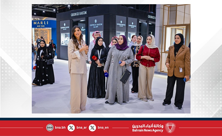 خلال جولة في معرض الجواهر العربية 2025.. بوحجي لـبنا: المعرض يعزز مكانة مملكة البحرين كمركز إقليمي للمعارض ويستقطب أكثر من 650 عارضا من 29 دولة