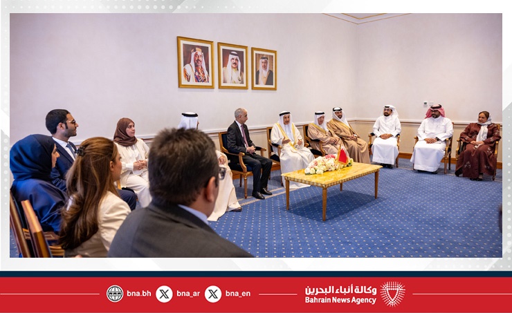 التقى وزير الأشغال وفريق مشروع تقاطع الجسرة من مهندسي الوزارة.. نائب رئيس مجلس الوزراء: إنجازات الطرق نتاج سواعد تبني وأياد تطور ضمن فريق البحرين لتوفير بنية تحتية مستدامة