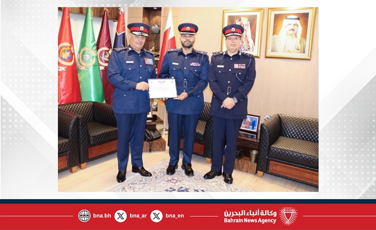 رئيس الأمن العام يستقبل رئيس شعبة الشؤون الذاتية بالموارد البشرية بوزارة الداخلية بمناسبة حصوله على المركز الأول في دورة القيادات الأولى بمصر