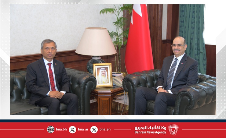 وزير الشؤون القانونية وزير العمل بالوكالة يستقبل سفير جمهورية بنغلاديش الشعبية لدى مملكة البحرين