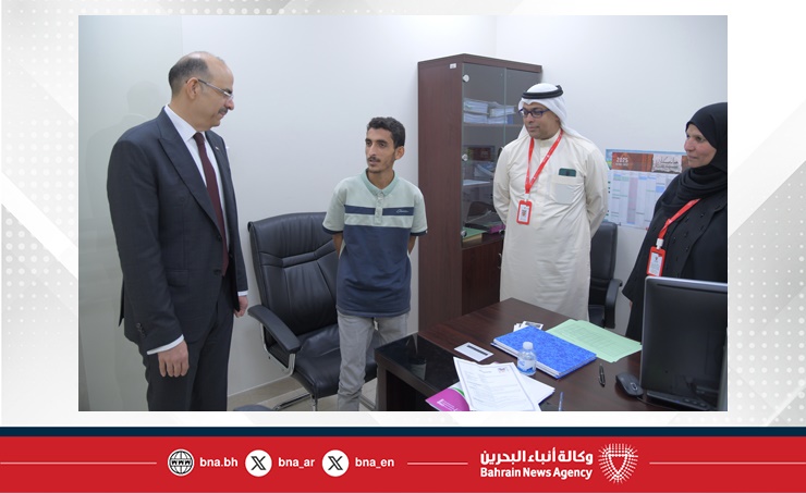 تنفيذاً لتوجيه سمو ولي العهد رئيس مجلس الوزراء بعرض ثلاث فرص وظيفية لكل باحث عمل مسجل .. وزير الشؤون القانونية وزير العمل بالوكالة يطّلع على سير الإجراءات بمركز خدمات التوظيف