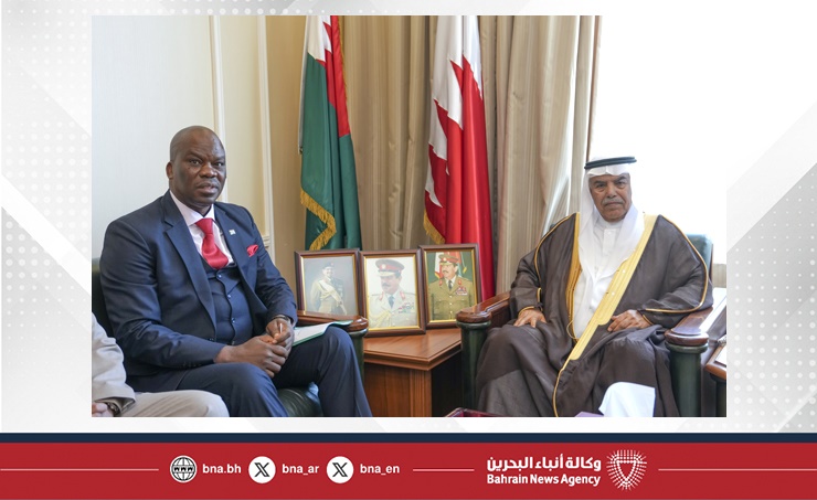 وزير شؤون الدفاع يستقبل سفير جمهورية جنوب أفريقيا المعتمد لدى مملكة البحرين والمقيم في الرياض