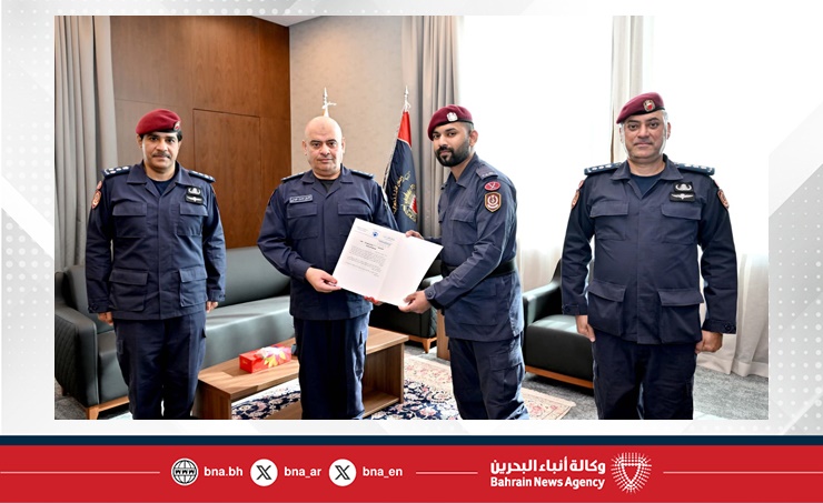 رئيس الشرطة يكرم شرطيين تقديرا لقيامهما بإنقاذ طفلة تعرضت للغرق