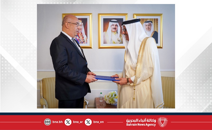 وزير الخارجية يتسلم وثيقة تفويض ممثل اليونيسكو لدول مجلس التعاون واليمن